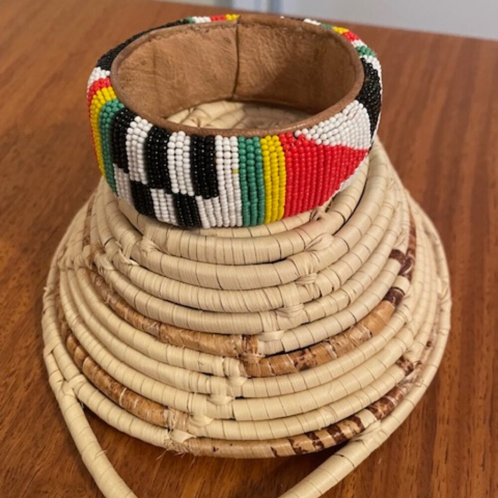 Beaded multi-color leather bracelet - Handicraft
